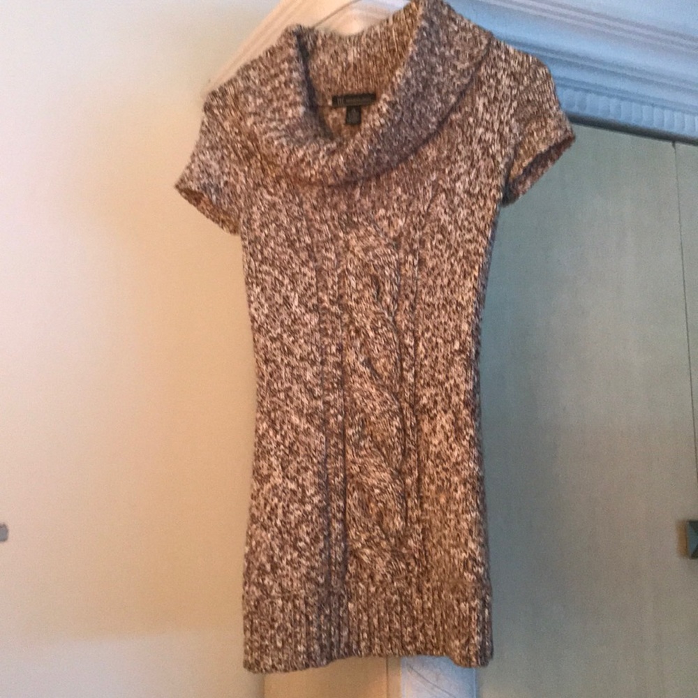 XS INC warm, thick material short sleeve sweater
